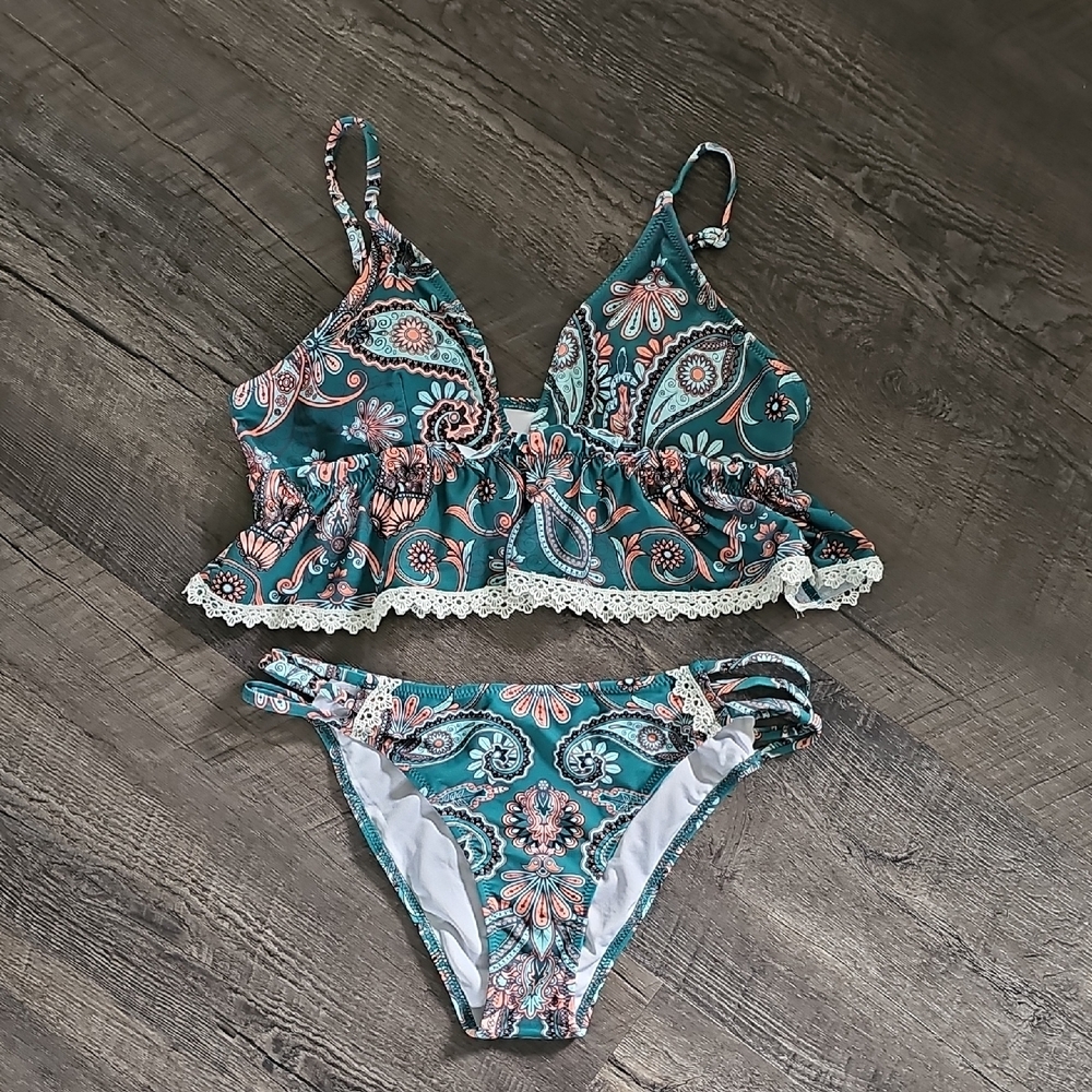 NWOT Cupshe Ruffle Top Teal Paisley Bikini Set with Lace Trim MEDIUM